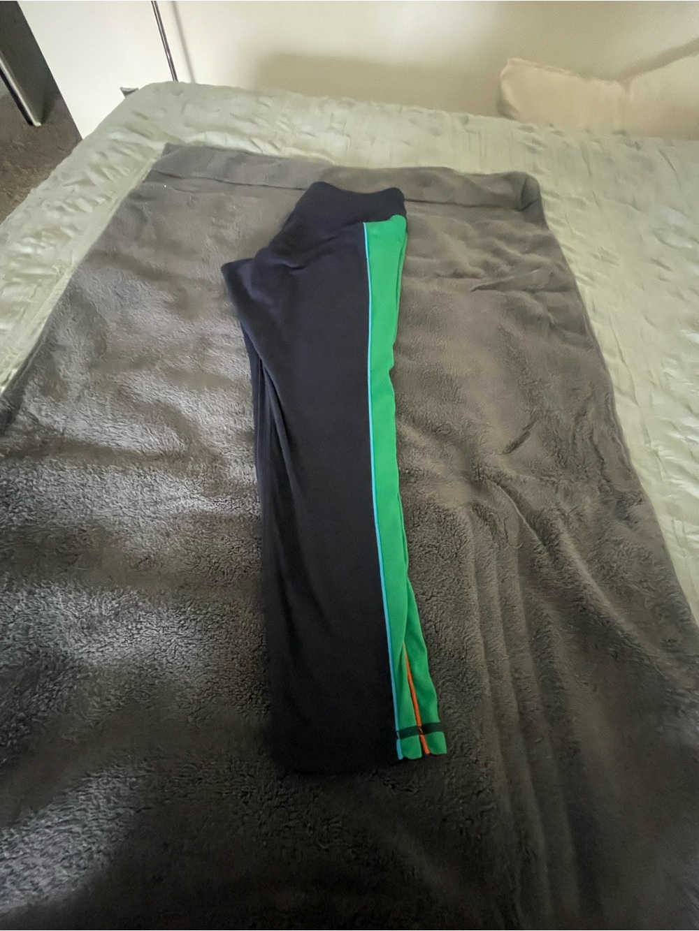 Tory Sport Matching Set: Weightless Half-Zip Pullover & Leggings - Picture 10 of 10